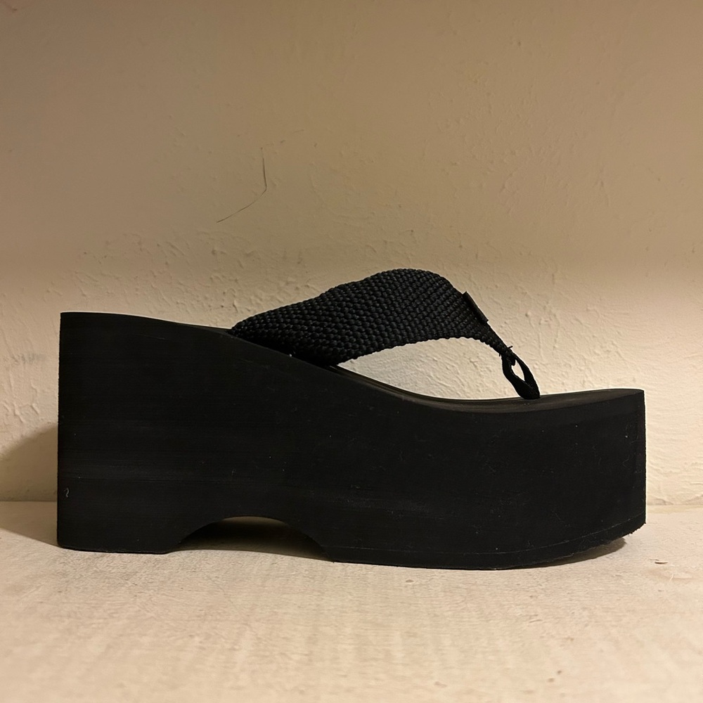 Rocket Dog Black Platform Thong Sandals